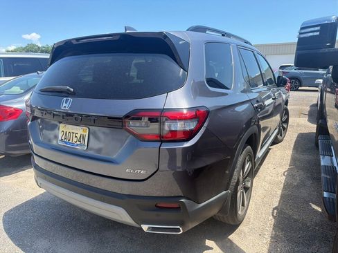 Used 2023 Honda Pilot Elite image 6