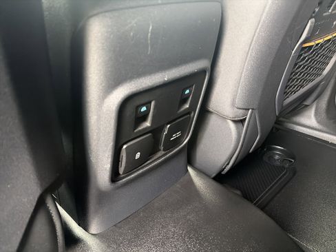 Used 2023 Ford Bronco Badlands image 26