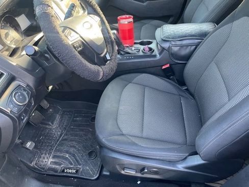 Used 2018 Ford Explorer XLT w/ Equipment Group 201A FWD image 10