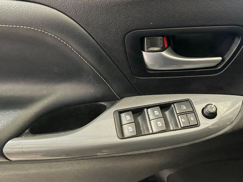 Used 2015 Toyota Sienna SE FWD image 13