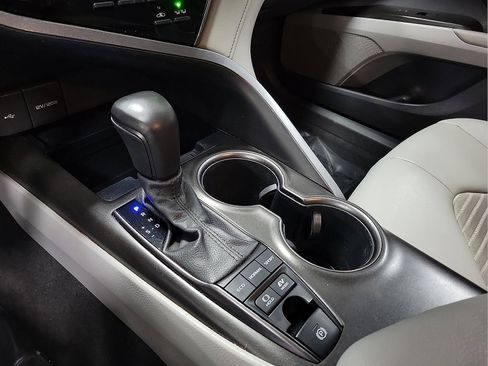 Used 2021 Toyota Camry SE image 18