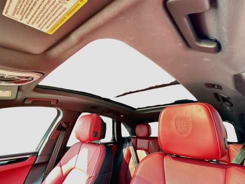 Certified 2024 Porsche Macan S AWD/4WD image 14