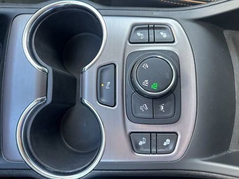 Used 2022 GMC Terrain AT4 w/ Infotainment Package II image 33