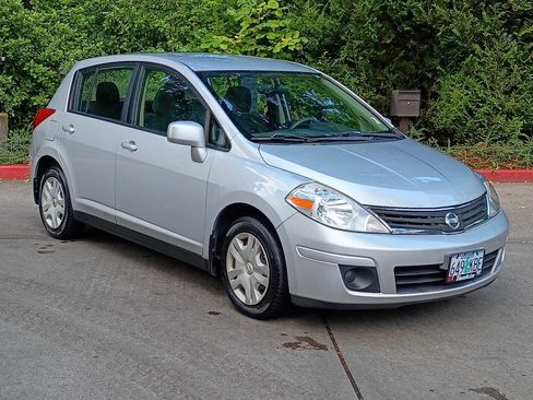 Used 2011 Nissan Versa 1.8 S w/ Plus Pkg FWD image 18