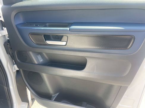 Certified 2025 Volkswagen ID. Buzz Pro S RWD image 27