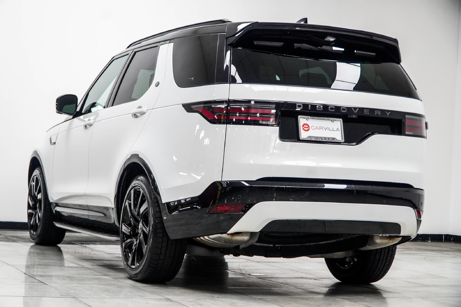 Used 2024 Land Rover Discovery Dynamic SE AWD/4WD image 12