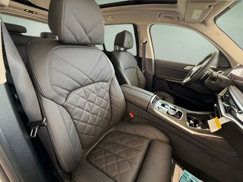 Used 2026 BMW X7 xDrive40i w/ Premium Package image 32