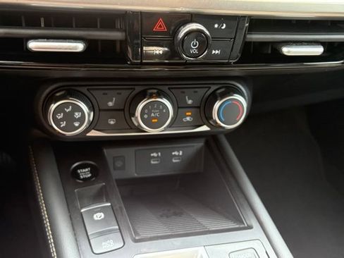 Certified 2025 Nissan Kicks SV w/ SV Premium Package AWD/4WD image 21
