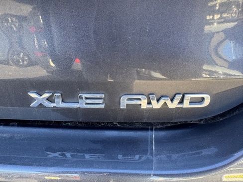 Used 2023 Toyota Highlander XLE image 34