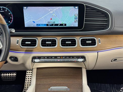 Used 2021 Mercedes-Benz GLS 580 4MATIC image 25