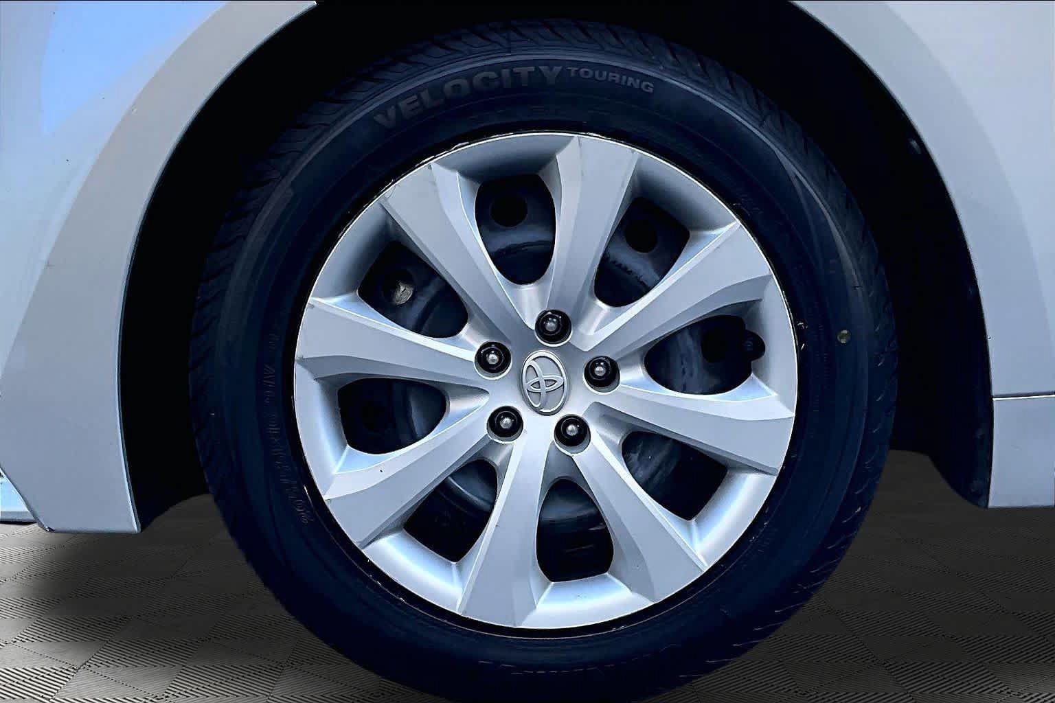 Used 2025 Toyota Corolla LE FWD image 11