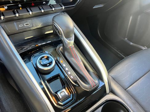 Used 2023 Chevrolet Colorado Z71 w/ Z71 Convenience Package 2 image 15