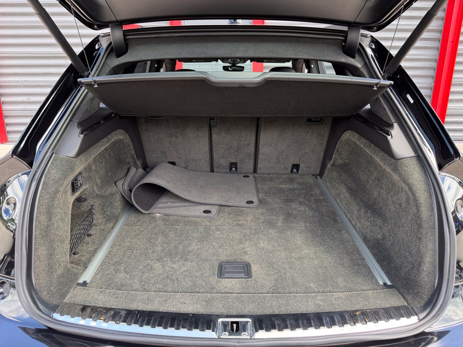 Used 2023 Bentley Bentayga AWD/4WD image 38