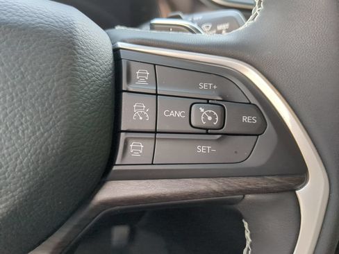 Used 2025 Jeep Grand Cherokee Limited AWD/4WD image 67