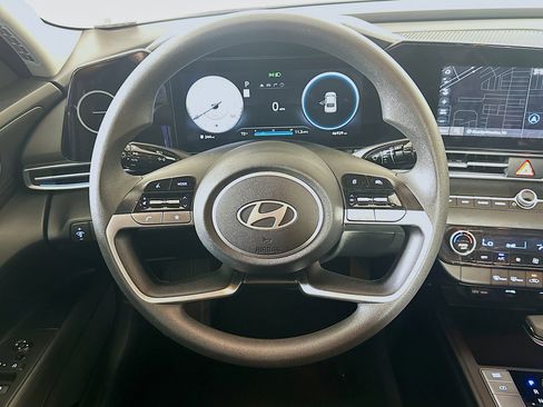 Used 2024 Hyundai Elantra SEL FWD image 18
