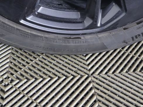 Used 2022 Buick Envision Essence w/ Sport Touring Package image 21