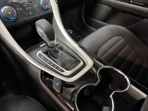 Used 2014 Ford Fusion SE FWD image 22