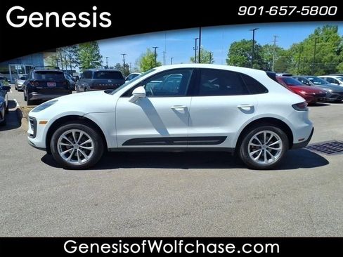 Used 2025 Porsche Macan AWD/4WD image 2