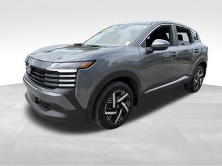 Used 2025 Nissan Kicks SV video 3