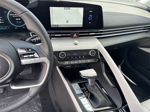 New 2025 Hyundai Elantra Limited image 20