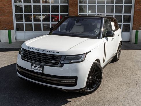 Used 2023 Land Rover Range Rover SE AWD/4WD image 2
