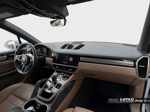 Used 2023 Porsche Cayenne Platinum Edition AWD/4WD image 11