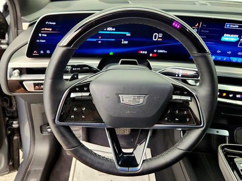 Used 2023 Cadillac Lyriq AWD image 12