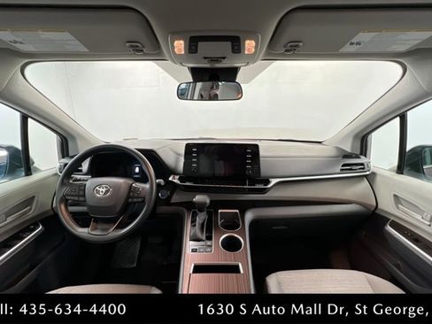 Used 2023 Toyota Sienna LE AWD/4WD image 9