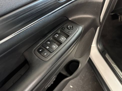 Used 2022 Jeep Grand Cherokee Limited AWD/4WD image 18
