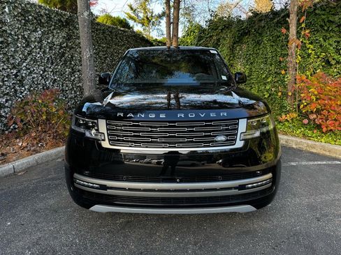 New 2025 Land Rover Range Rover SE image 2