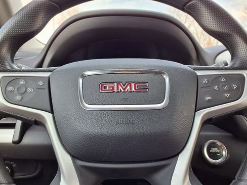 Used 2023 GMC Terrain SLE w/ Driver Convenience Package image 14