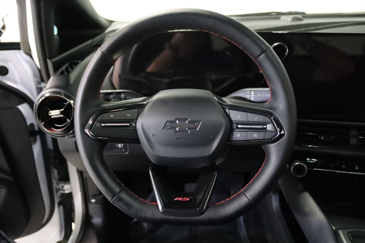 Used 2025 Chevrolet Equinox EV RS FWD image 44