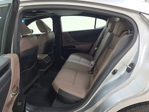 Used 2022 Lexus ES 300h w/ Premium Package FWD image 4