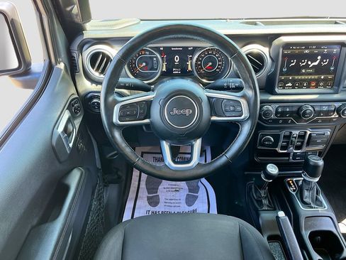 Certified 2020 Jeep Gladiator Overland AWD/4WD image 22