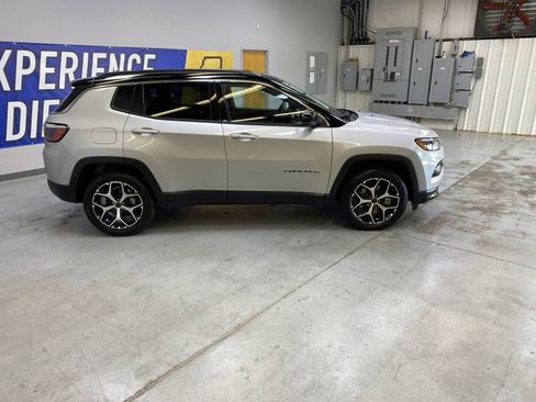 Used 2025 Jeep Compass Limited AWD/4WD image 8
