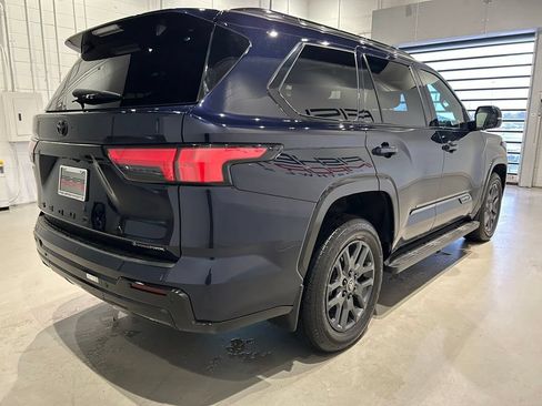 Used 2026 Toyota Sequoia Platinum AWD/4WD image 7