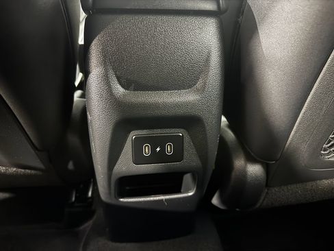 Used 2025 Hyundai Venue Limited FWD image 36