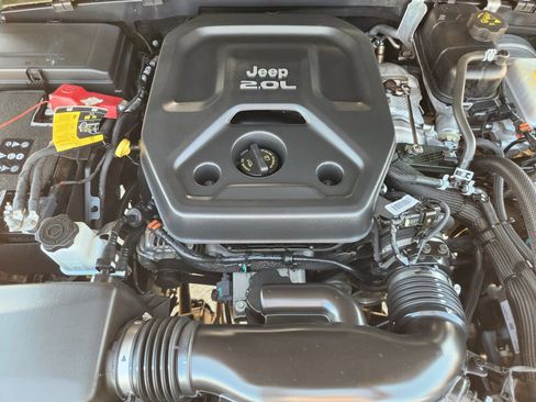 Used 2022 Jeep Wrangler Sport AWD/4WD image 29