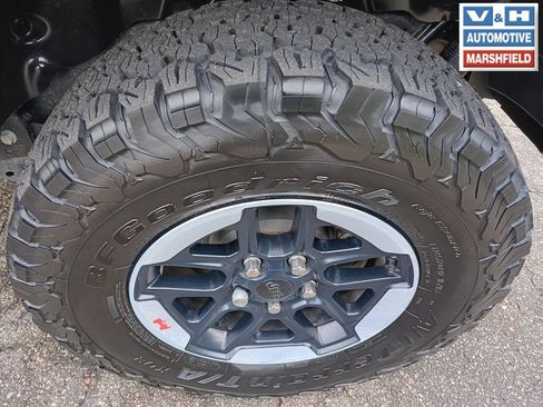 Used 2022 Jeep Wrangler Unlimited Rubicon w/ Cold Weather Group AWD/4WD image 24