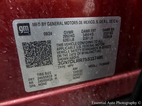 Used 2025 Chevrolet Equinox EV LT w/ Comfort Package image 34