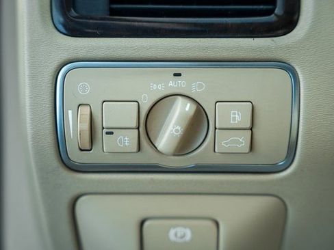 Used 2016 Volvo XC70 T5 Platinum w/ Climate Package image 42