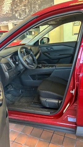Used 2025 Nissan Rogue S FWD image 17