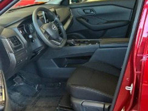 Used 2025 Nissan Rogue S image 17