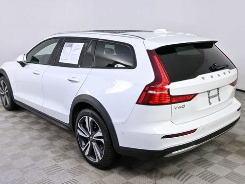 Certified 2025 Volvo V60 B5 Cross Country Plus image 4