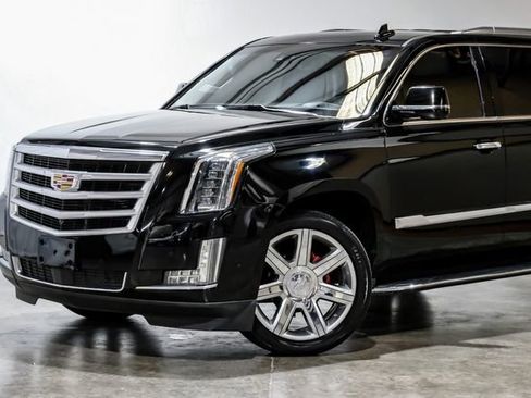 Used 2019 Cadillac Escalade Premium Luxury image 7
