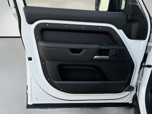 New 2026 Land Rover Defender 110 X-Dynamic SE AWD/4WD image 21