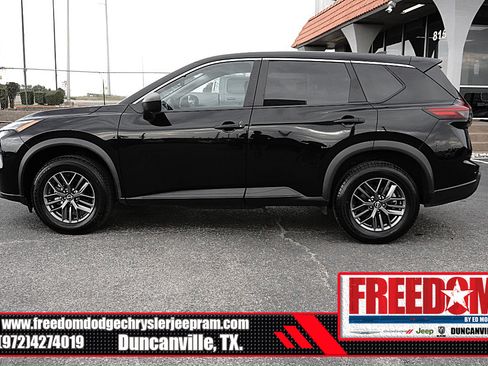 Used 2024 Nissan Rogue S FWD image 2