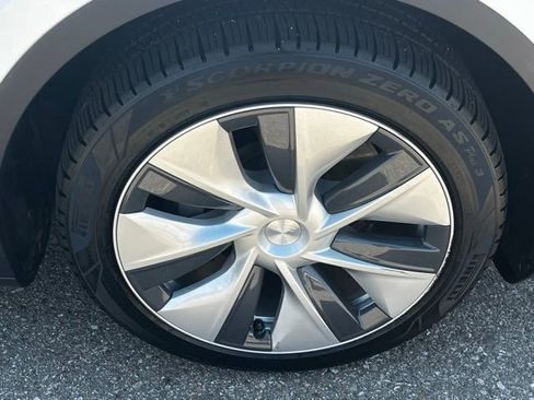 Used 2021 Tesla Model Y Long Range AWD/4WD image 34