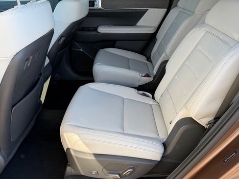 Used 2024 Hyundai Santa Fe Calligraphy image 9