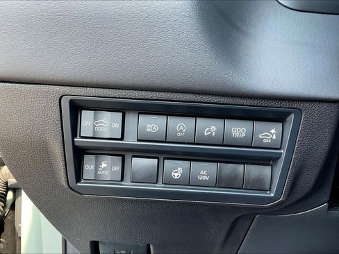 Used 2024 Toyota Tundra Platinum AWD/4WD image 34